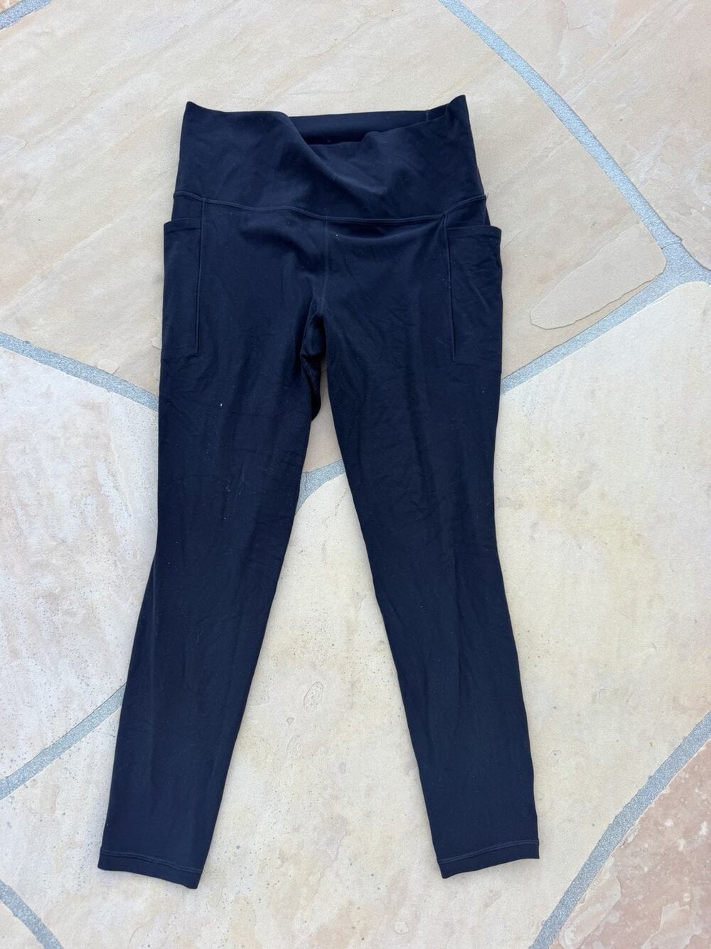 Athleta Salutation Stash Tight with Pockets Size Large - Black